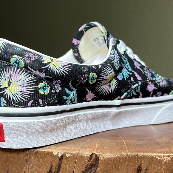 *NWOT* VANS Era Paradise Floral Sneaker - Picture 11 of 16